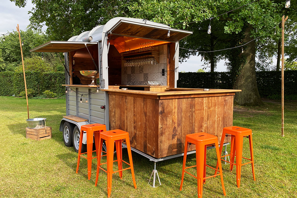 dpm_event_blogbeitrag_tipsy_horse_mobile_bar_01
